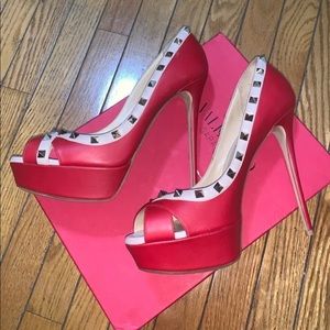 Valentino Garavani Pumps